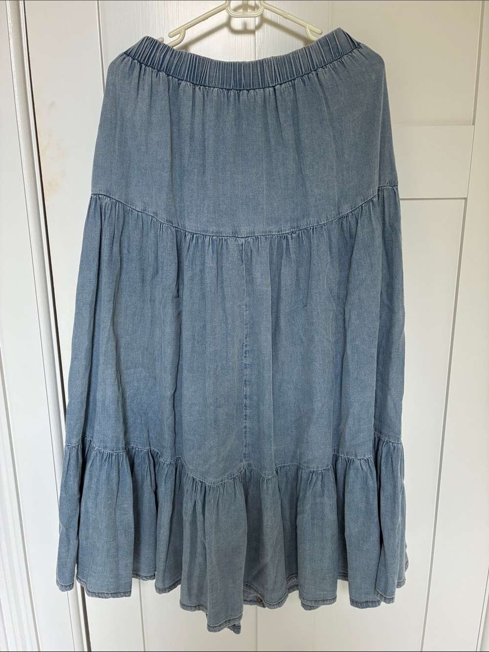 eesome Light Blue Tiered Chambray Maxi Skirt, NWT, Size Large - Picture 1 of 5